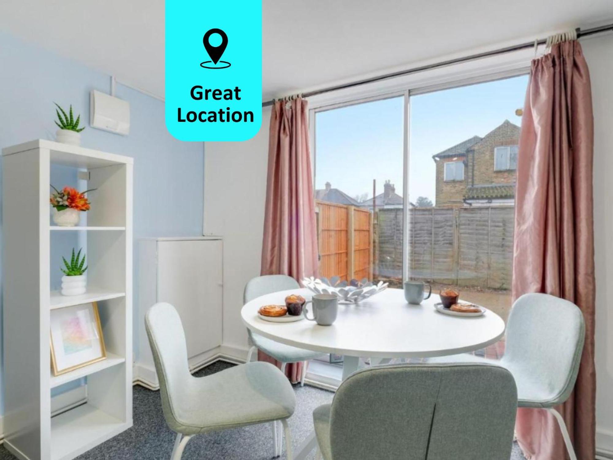 Chic 1Br House In Hounslow - 12 Mins From Heathrow Airport Apartment Feltham Exterior photo